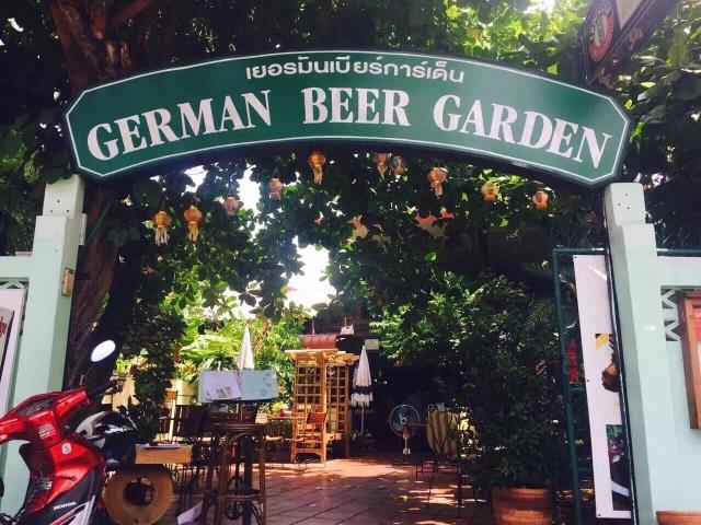 清迈德国啤酒花园#_啤酒_早餐_清迈_绿植_减脂_古城
