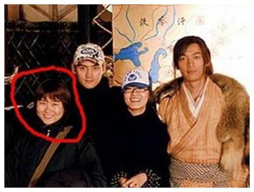 为救胡歌不幸离世,胡歌以她之名建30所学校|胡歌|张冕|父母_新浪新闻