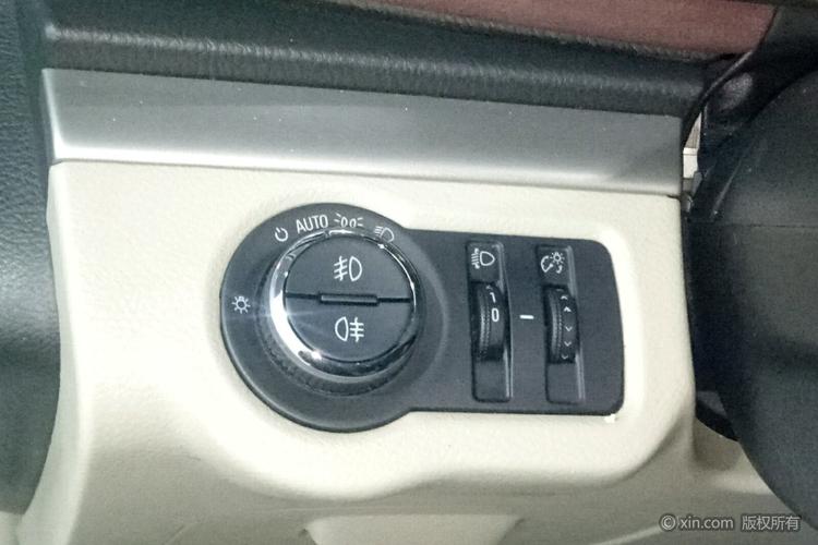 别克gl8大灯开关