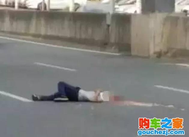 东莞塘厦大道车祸:男子被公交车碾爆头当场惨死[组图]