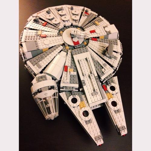 lego星球大战系列的falcon飞船共有1329块的零件 用了5个多小时就完成