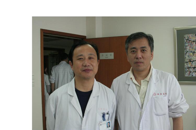 我在上海市微创外科临床医学中心和蒋瑜老师,郑民华老师和王明亮老师