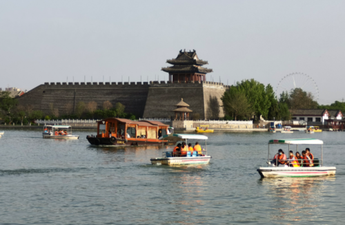 这就是今天的聊城东昌湖,古城…刚拍下的!