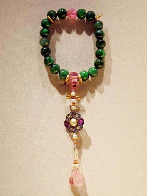 清 翡翠十八子手串(图源网络)