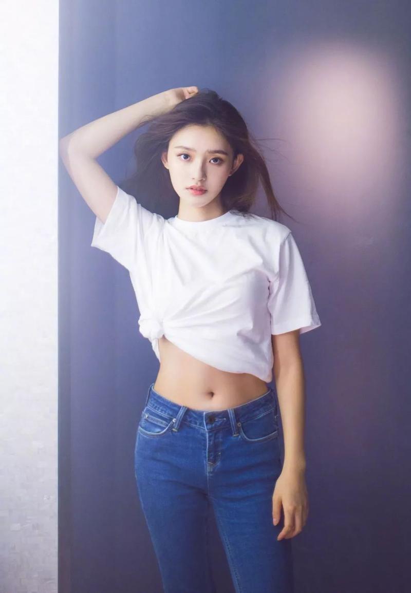 点进小号才发现,原来林允一直在这里悄悄记录着自己的体重变化