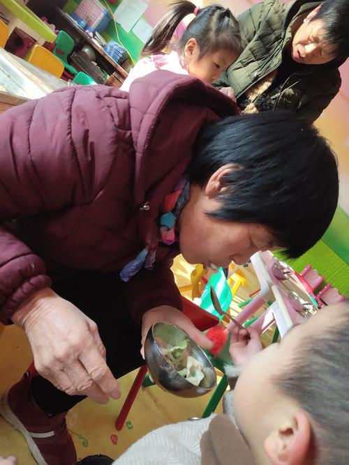 安居附属幼儿园大一班包饺子亲子活动圆满成功!