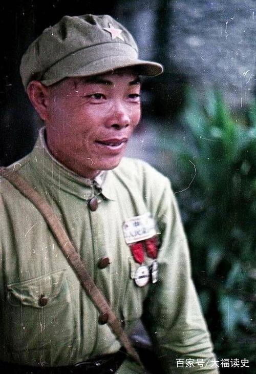 老照片:解放军战士的13张单兵照,可敬的前辈,难得的