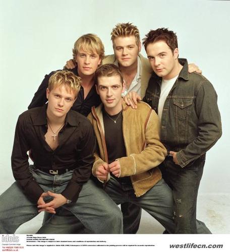 【关于西城男孩】(运用定于从句写作)