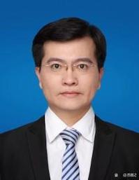 研究生,管理学硕士,中共党员,现任三亚市人民政府党组成员,副市长