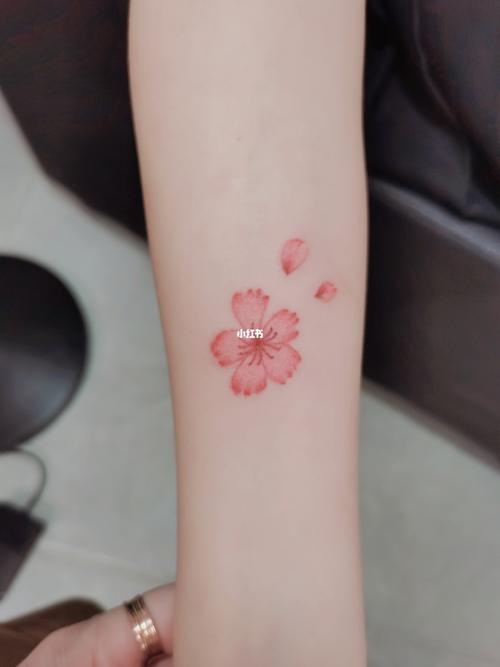 桃花纹身_纹身_刺青_桃花_纹身也清新_美妆_彩妆