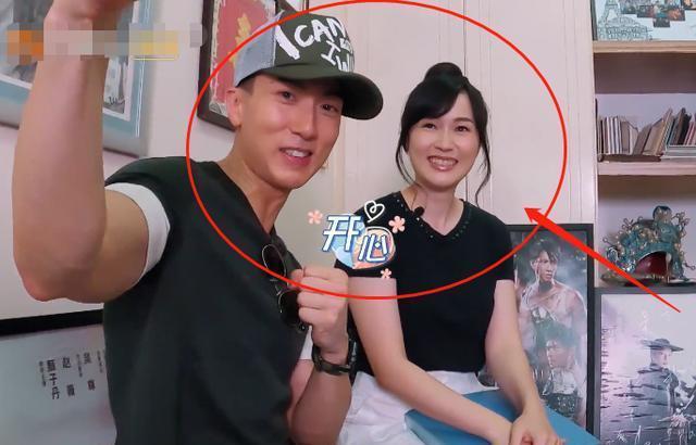 吴尊老婆基因有多强?无意间曝光儿时旧照,终于知道nei