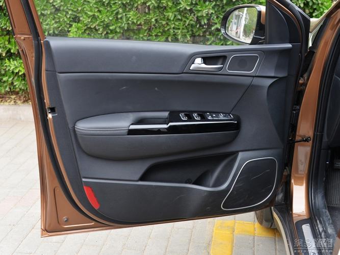 起亚kx5 2016款 1.6t dct premium 4wd--前门内饰局部 / 107