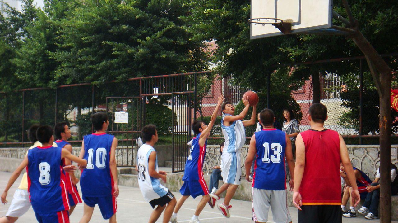 它是指学生利用课余时间参与的,以锻炼身体,愉悦身心为目的的体育活动