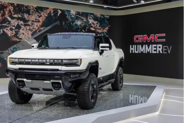 gmc纯电悍马中国首秀同平台的凯迪拉克lyriq呼之欲出