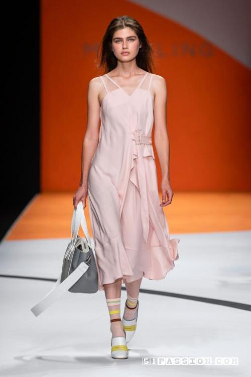 2019春夏 米兰 女装专辑 共33p 时装发布图