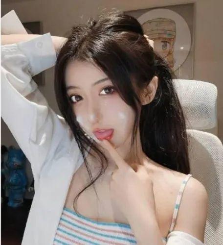 呆妹儿为了让自己看起来更具"绿茶"感, 竟然还在自己脸上涂了白色的