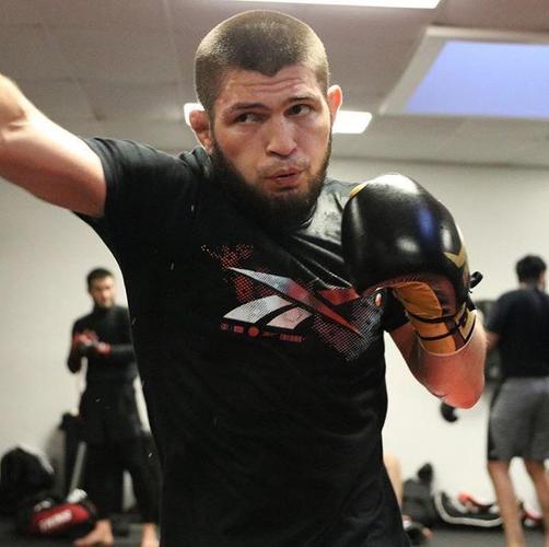 ufc小鹰:外面发生什么我不知道!一直在努力