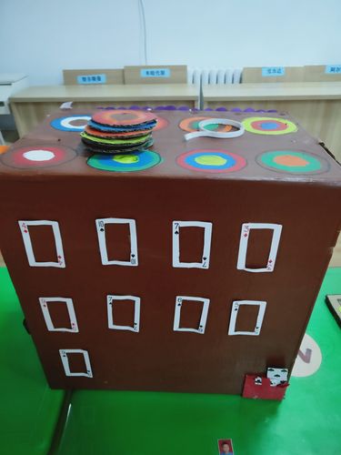 特克斯镇九宫新城幼儿园自制玩教具活动