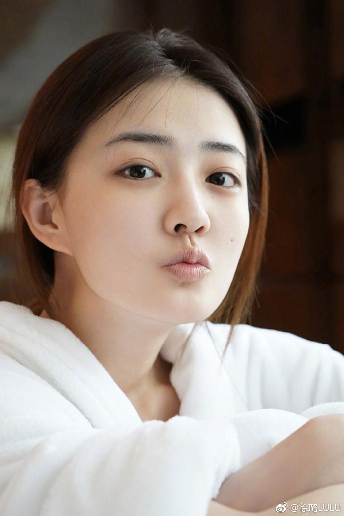 徐璐发了张全素颜照能看见雀斑 耿直得让人不敢相信