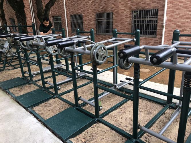 多人同时训练高拉组合训练器材