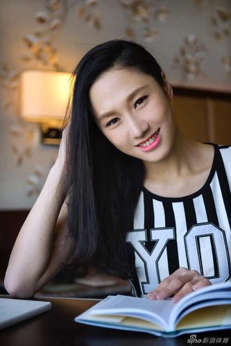 速滑美女张虹知性写真