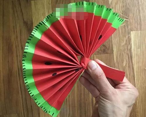 儿童简单几步折纸扇子教程步骤图片