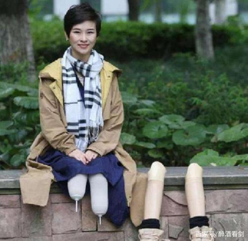 当年汶川中失去双腿又失去丈夫的廖智,嫁给救命恩人,她现状如何