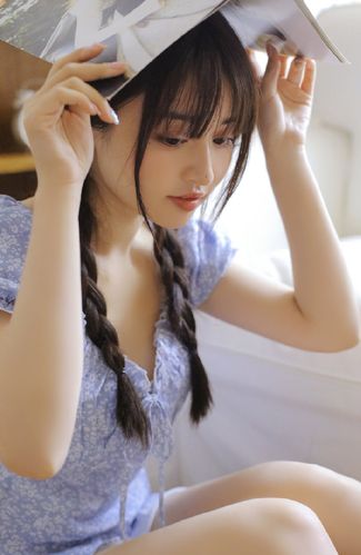齐刘海美女性感长腿诱惑写真图片