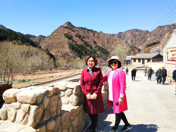 和连长一起参观阜平县城南庄爱国主义教育基地,总书记