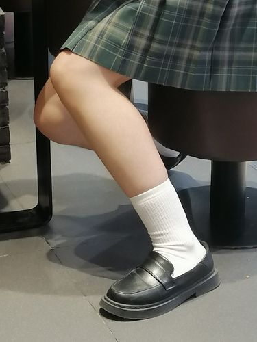 美女们穿制服喜欢的袜长和颜色