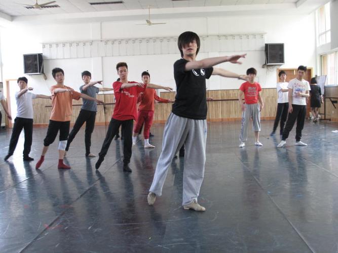 舞林争霸刘福洋为什么退赛原因 刘福洋现任女友张晨微博照片资料