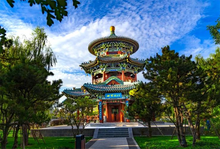 迎泽公园:雕梁画栋 境揽万象