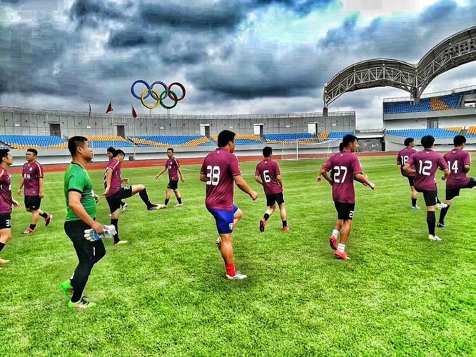 郴州足球小将热身中