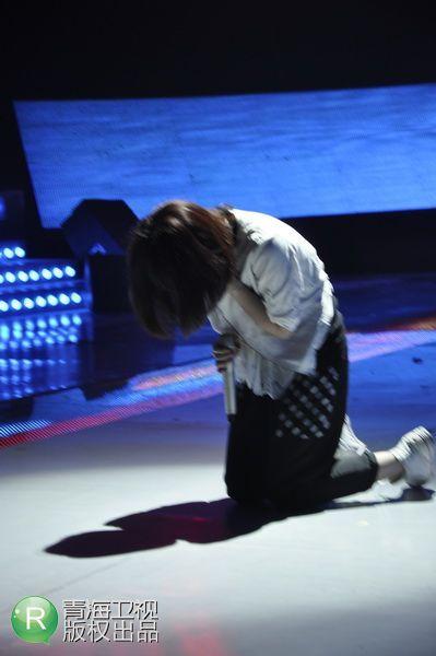 花儿朵朵抄袭快男中国风 彩排中莫龙丹跪地痛哭