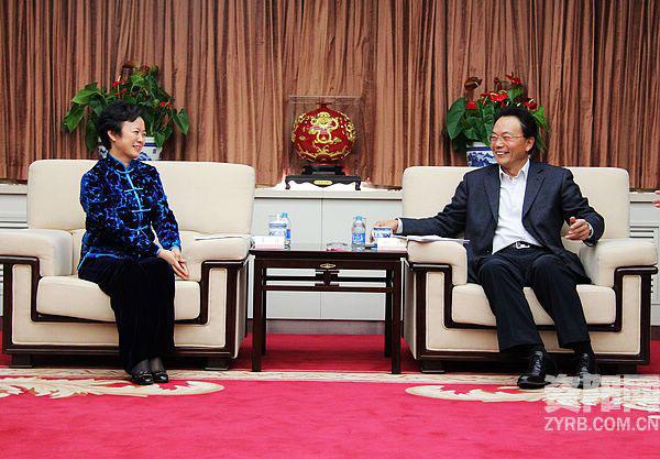 11月21日,在中央党校学习的市委书记李佳在北京拜会了中国农业发展