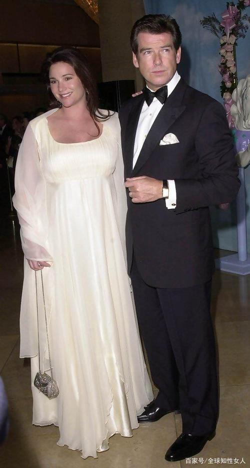 了解一下,好莱坞男星皮尔斯·布鲁斯南的妻子,年轻时候有多美!