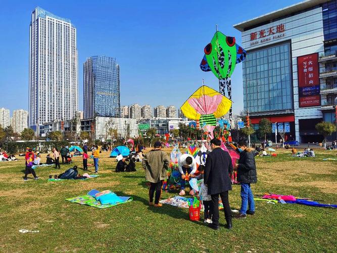 chen 场景/成都温江珠江广场 纵观温江的城市发展格局 一座座商业综合