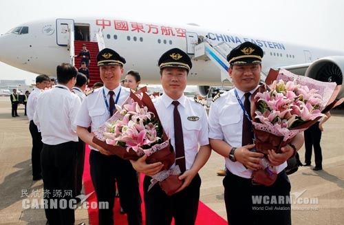 图:东航波音777机组. 摄影:殷立勤