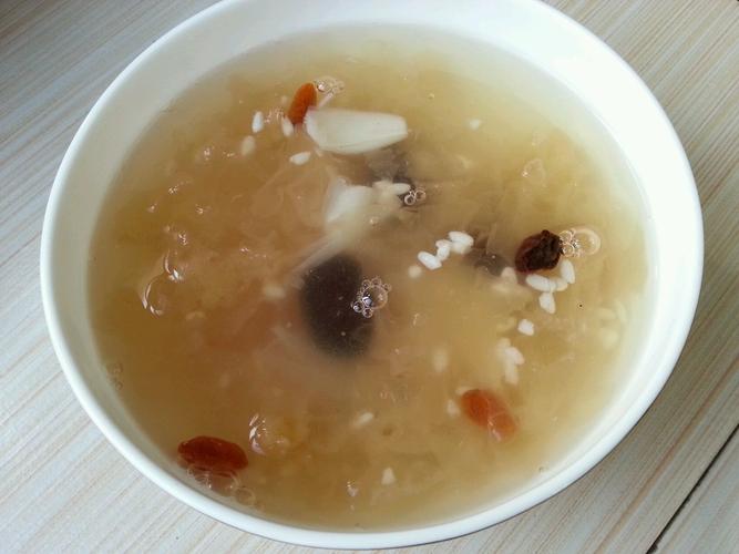酒酿银耳