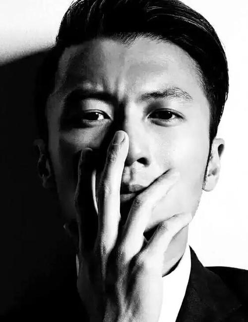 从17岁到现在"百变造型"的谢霆锋,大众很少见过.