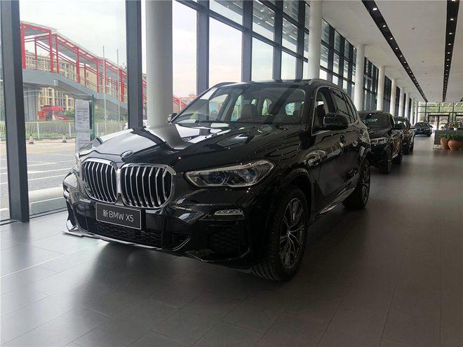 21款宝马x5车身线条被勾勒的极致完美