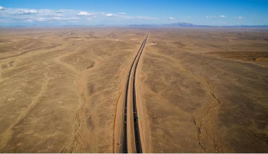 图为航拍中的g7高速公路