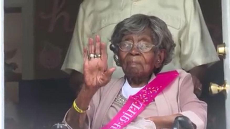 终年115岁 后代超300人】据美联社报道,当地时间17日,美国最长寿老人