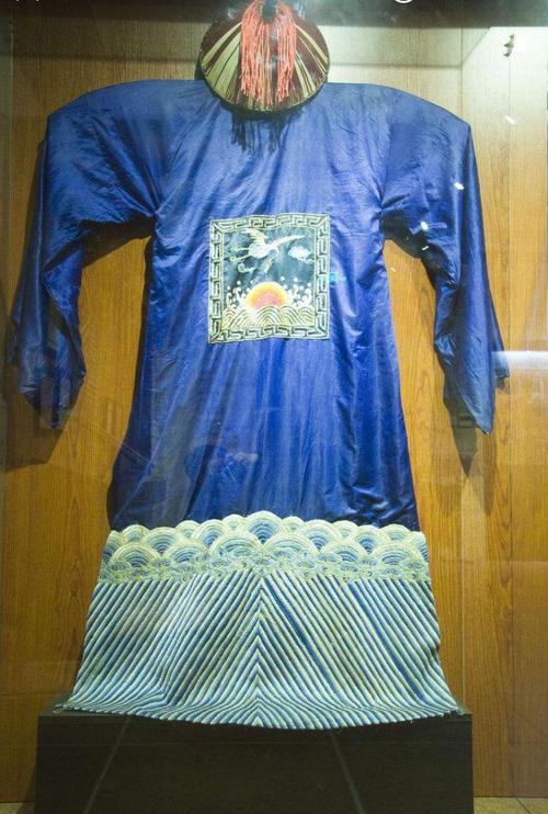 僵尸为何都穿清朝官服?原来这官服最适合僵尸,还有一点很搞笑!