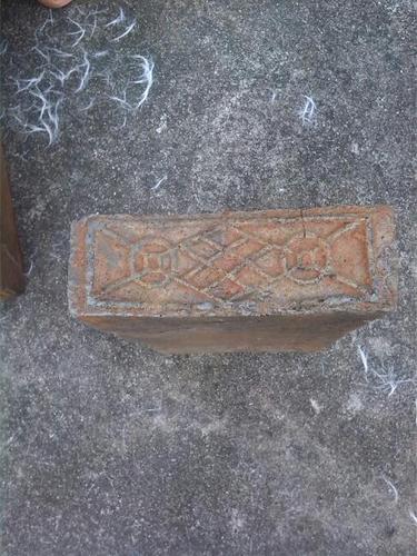 请问这种墓砖是那个朝代的,长35公分宽19厚6公分值钱吗
