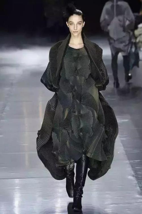 玩转《几何》元素 | 当几何融入服装设计.