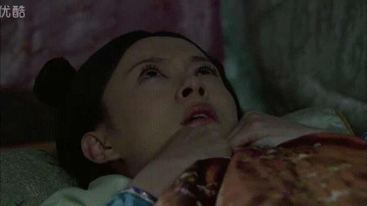 重温了几段,黄桑深夜冒雨丢下华妃去找了害怕打雷的嬛嬛