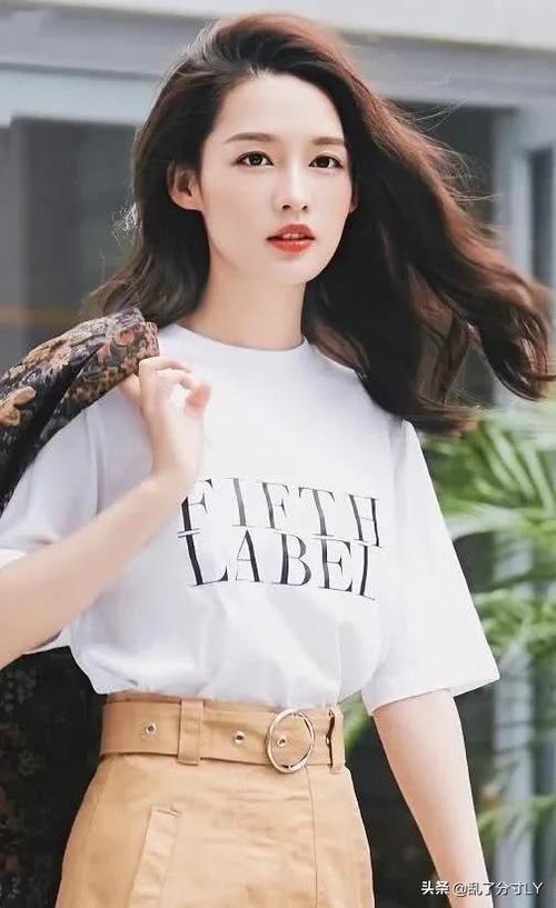 女明星李沁魅力百变写真