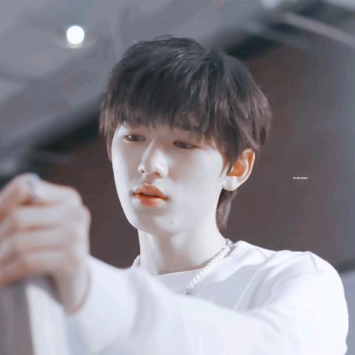 因为最近看到抖音上有评论说"宋亚轩吵架是跳过生气,直接开始委屈"