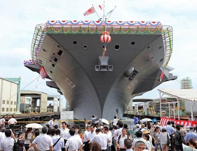 资料图片:当地时间2013年8月6日,日本海上自卫队22ddh型直升机航母在